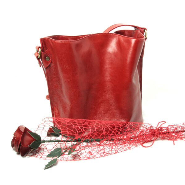 Borsa a tracolla in pelle con rosa rossa in pelle